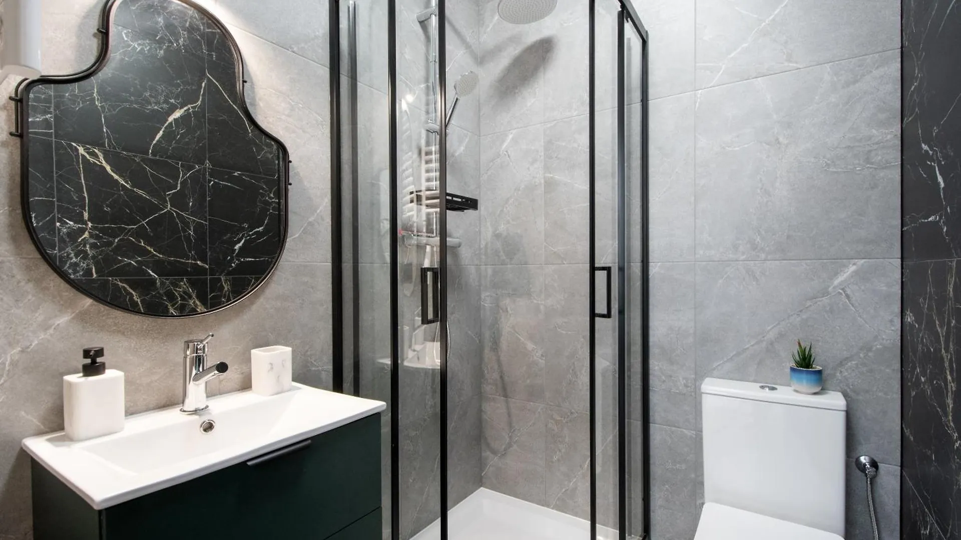Apartment Superapart Komitetu Obrony Robotnikow 42A Warsaw